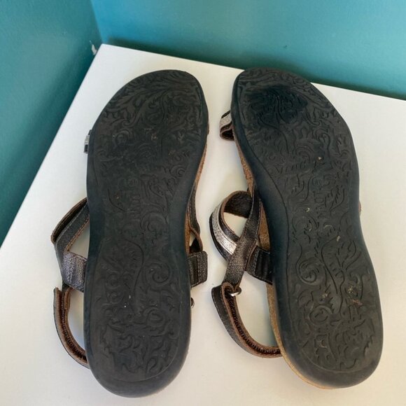 NAOT Embellished Leather Sandals Womens Size 10 Eur 41 - Picture 8 of 9